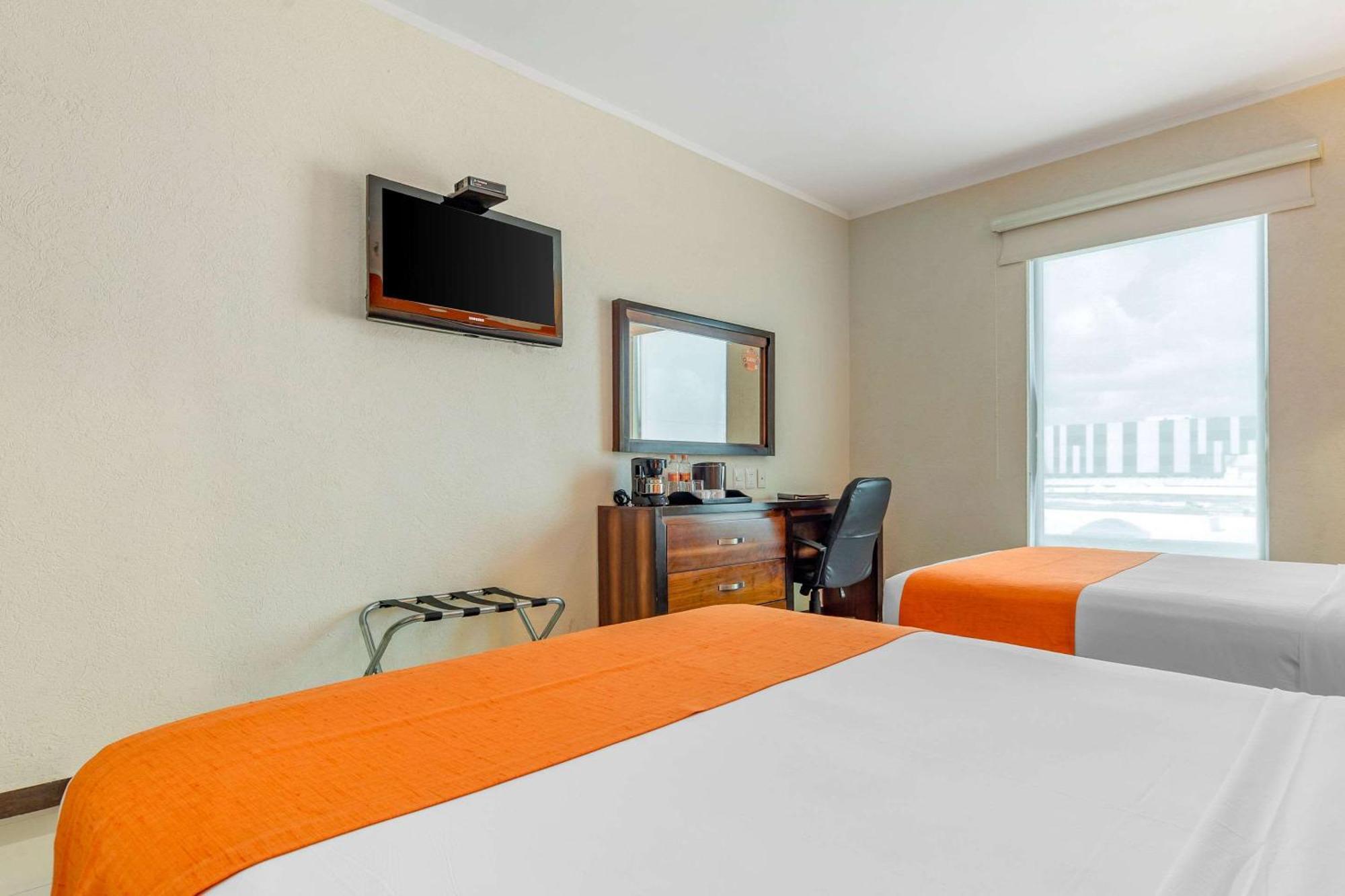 Comfort Inn Cancun Aeropuerto Exterior photo