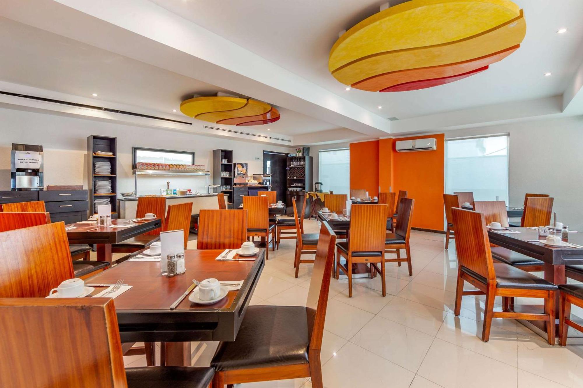 Comfort Inn Cancun Aeropuerto Exterior photo